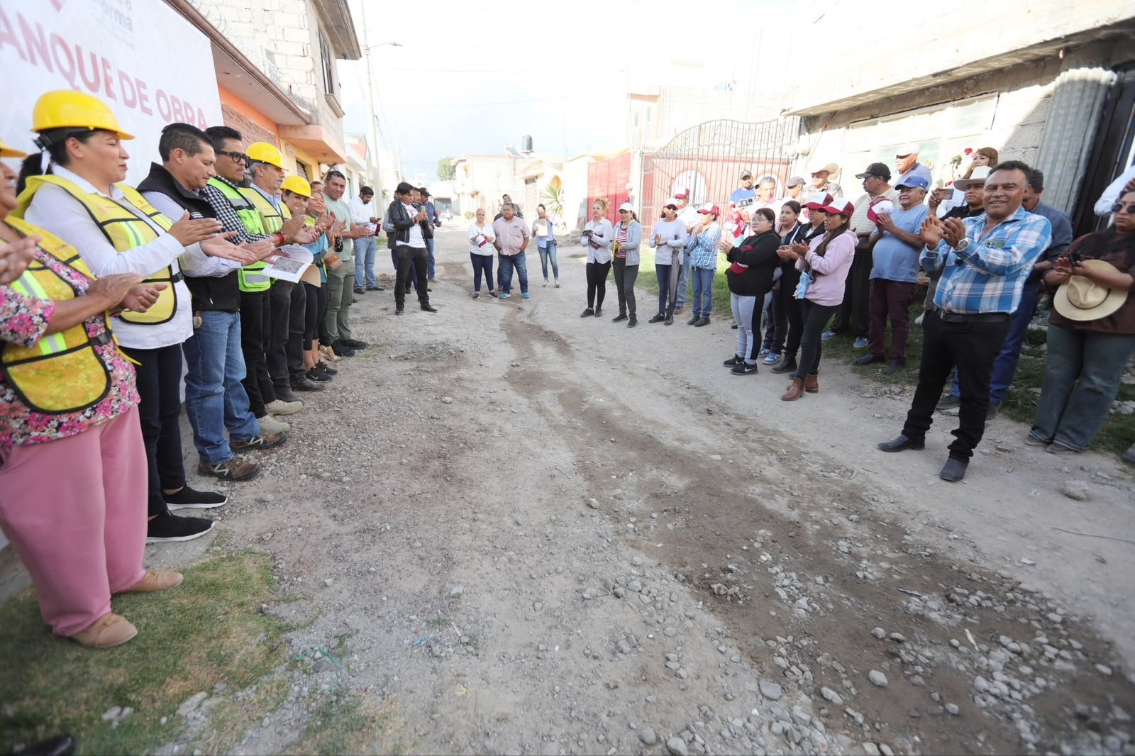 ATIENDE AYUNTAMIENTO DE MINERAL DE LA REFORMA DEMANDA HISTÓRICA DE OBRA EN EL SAUCILLO