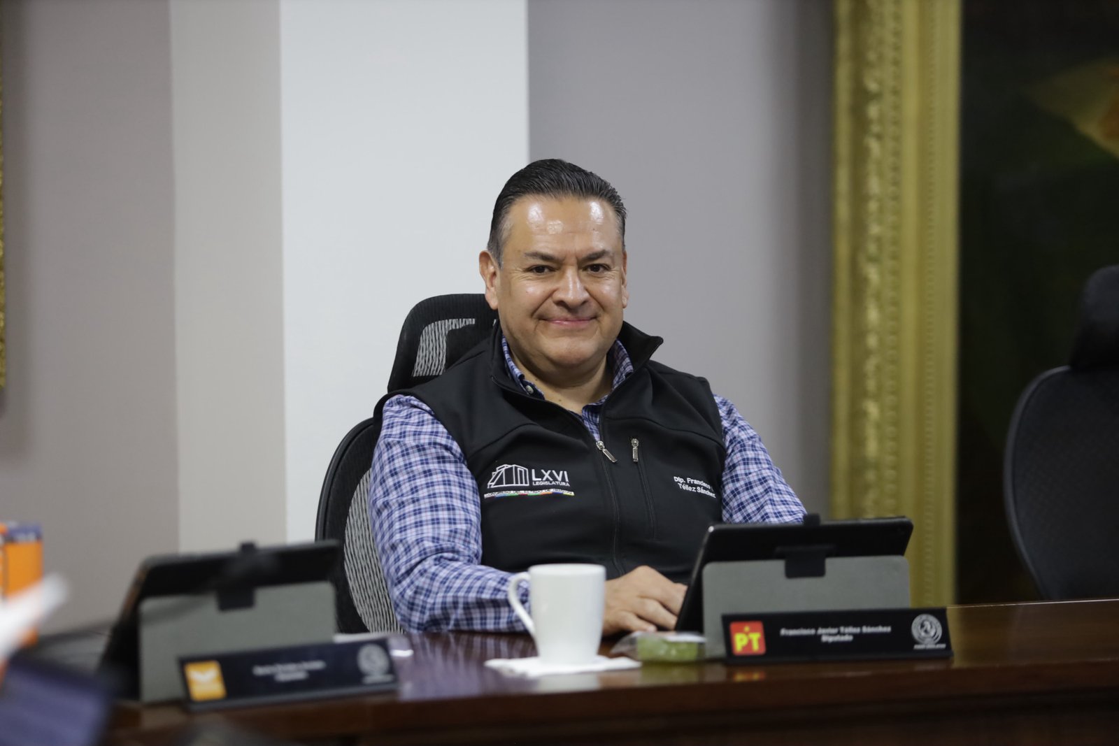 Francisco Téllez propone ampliar protección a mujeres hidalguenses