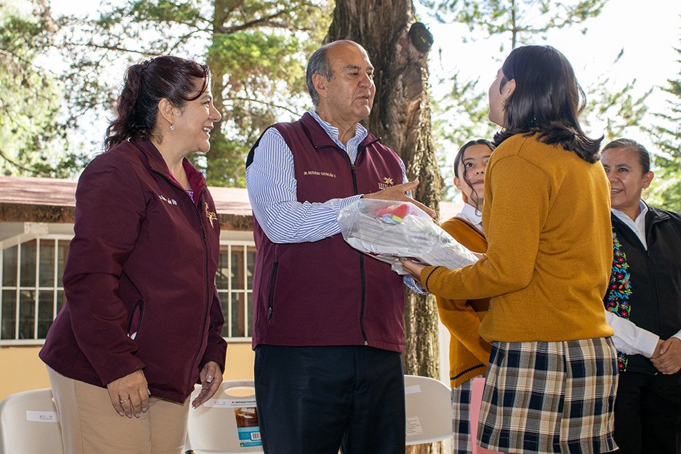 SEPH alista entrega de útiles, uniformes y calzado gratuito para estudiantes de nivel básico  