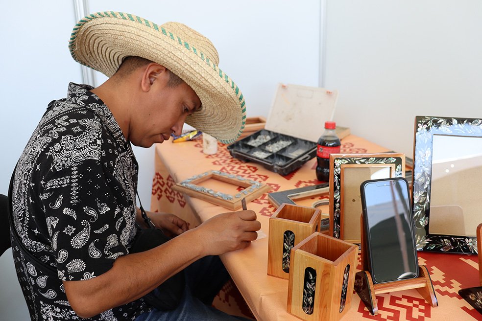 Sebiso gestionó 20 espacios para personas artesanas en la Feria de San Agustín Metzquititlán 2026