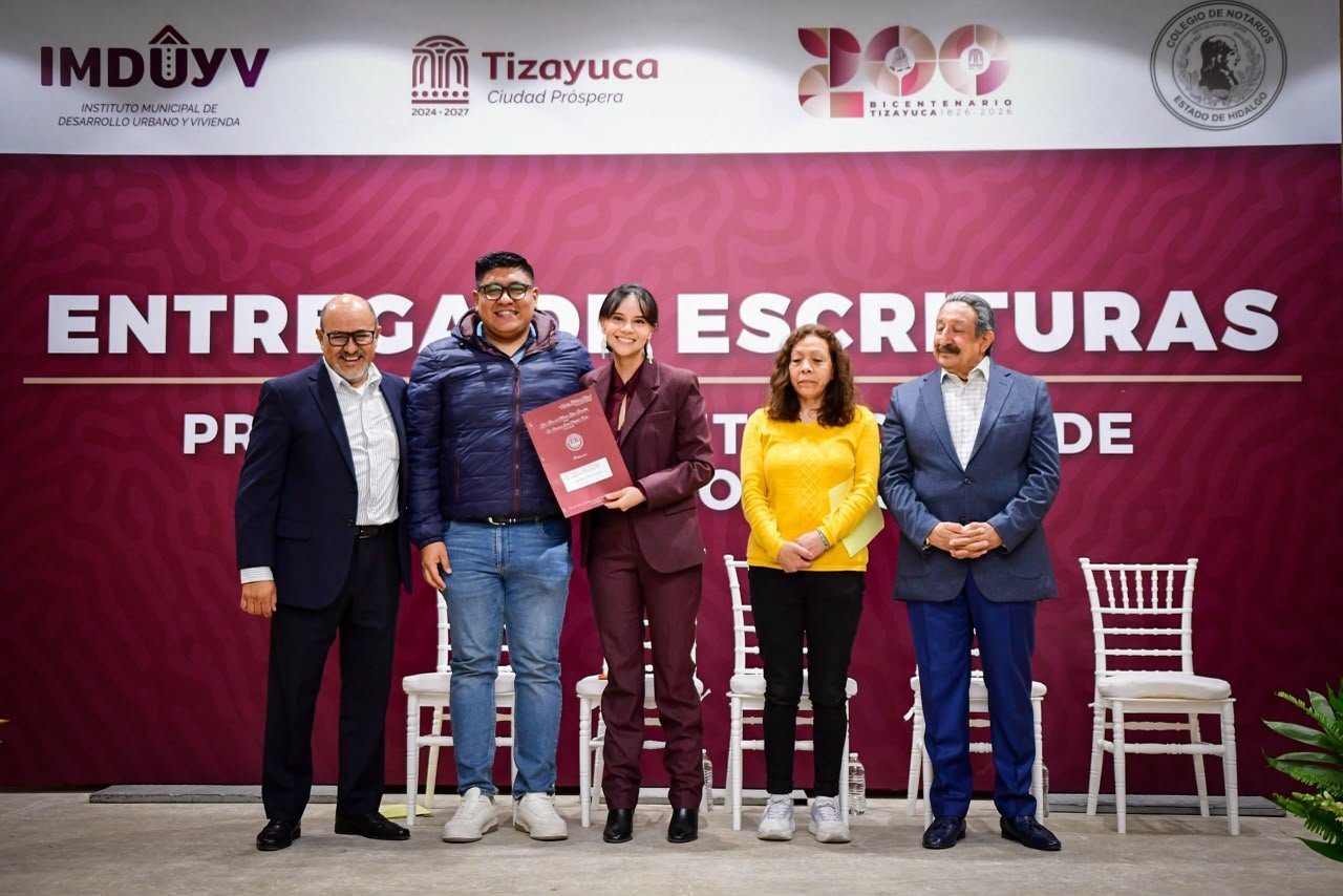 Gobierno Municipal de Tizayuca entrega escrituras a 27 familias y suma 51 durante el presente año