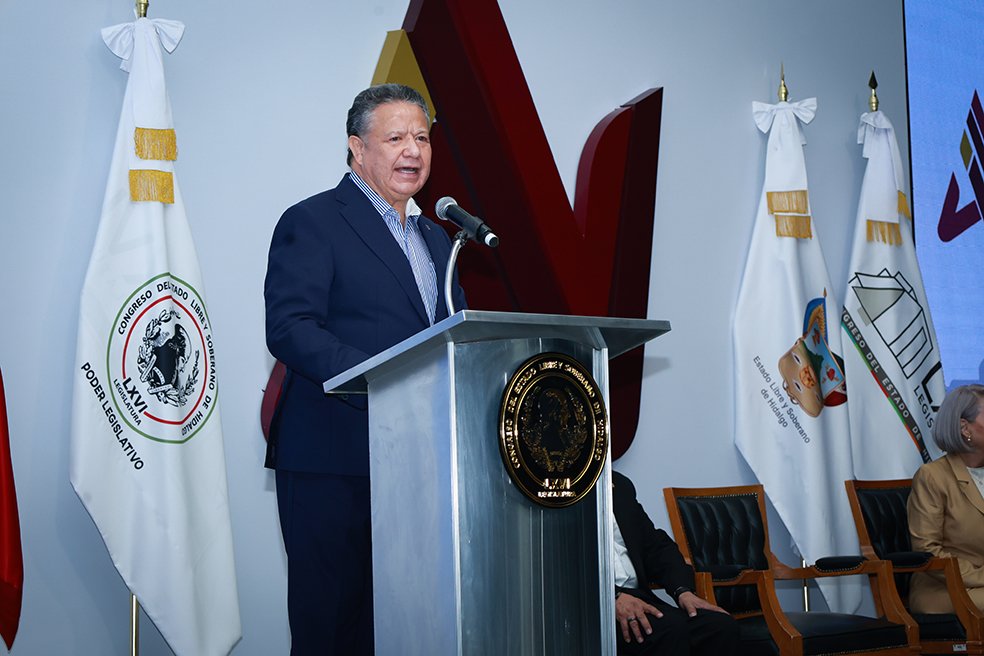 Menchaca Salazar respalda trabajo legislativo de Andrés Velázquez