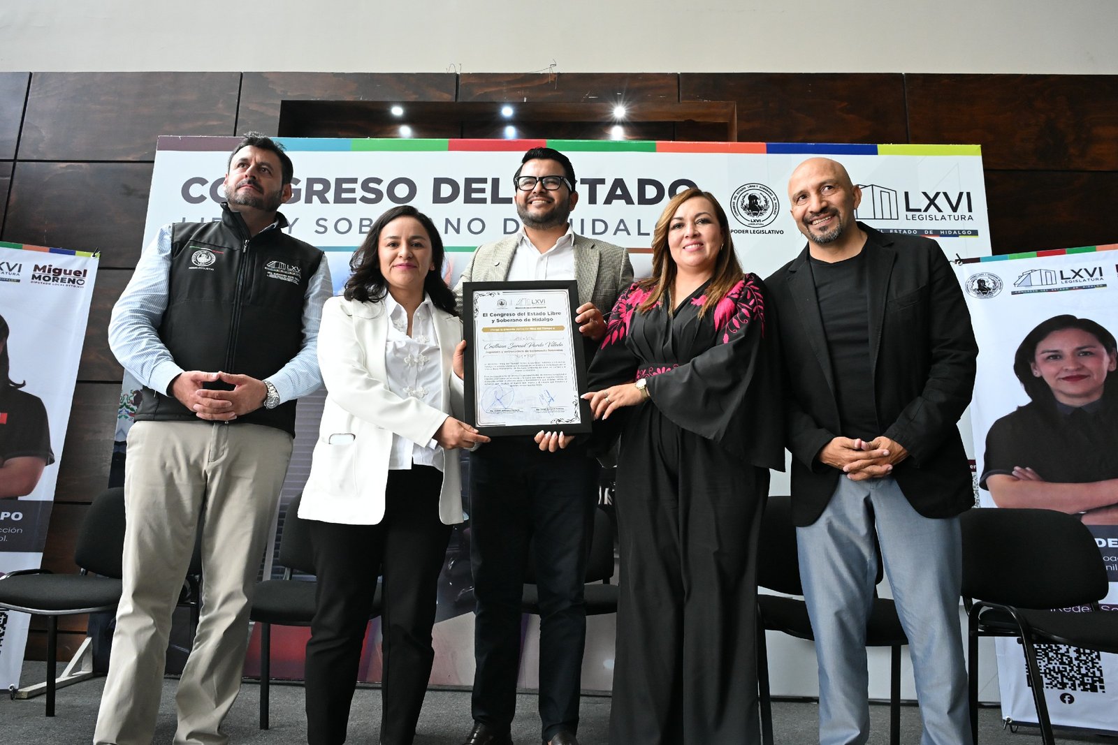Cristhian Saraid Pardo Villeda recibe la “La Mina del Tiempo” por su destacada trayectoria en el baloncesto