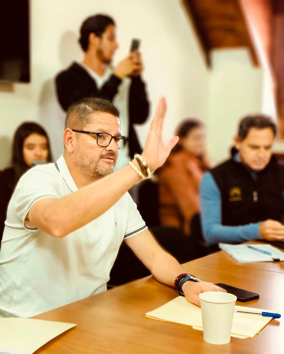 Claudio Mercado plantea poda y derribo de árboles en escuelas