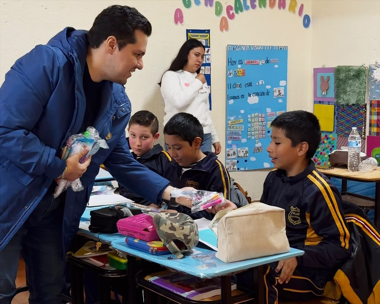 KITS ESCOLARES PARA NIÑAS Y NIÑOS DE PACHUCA