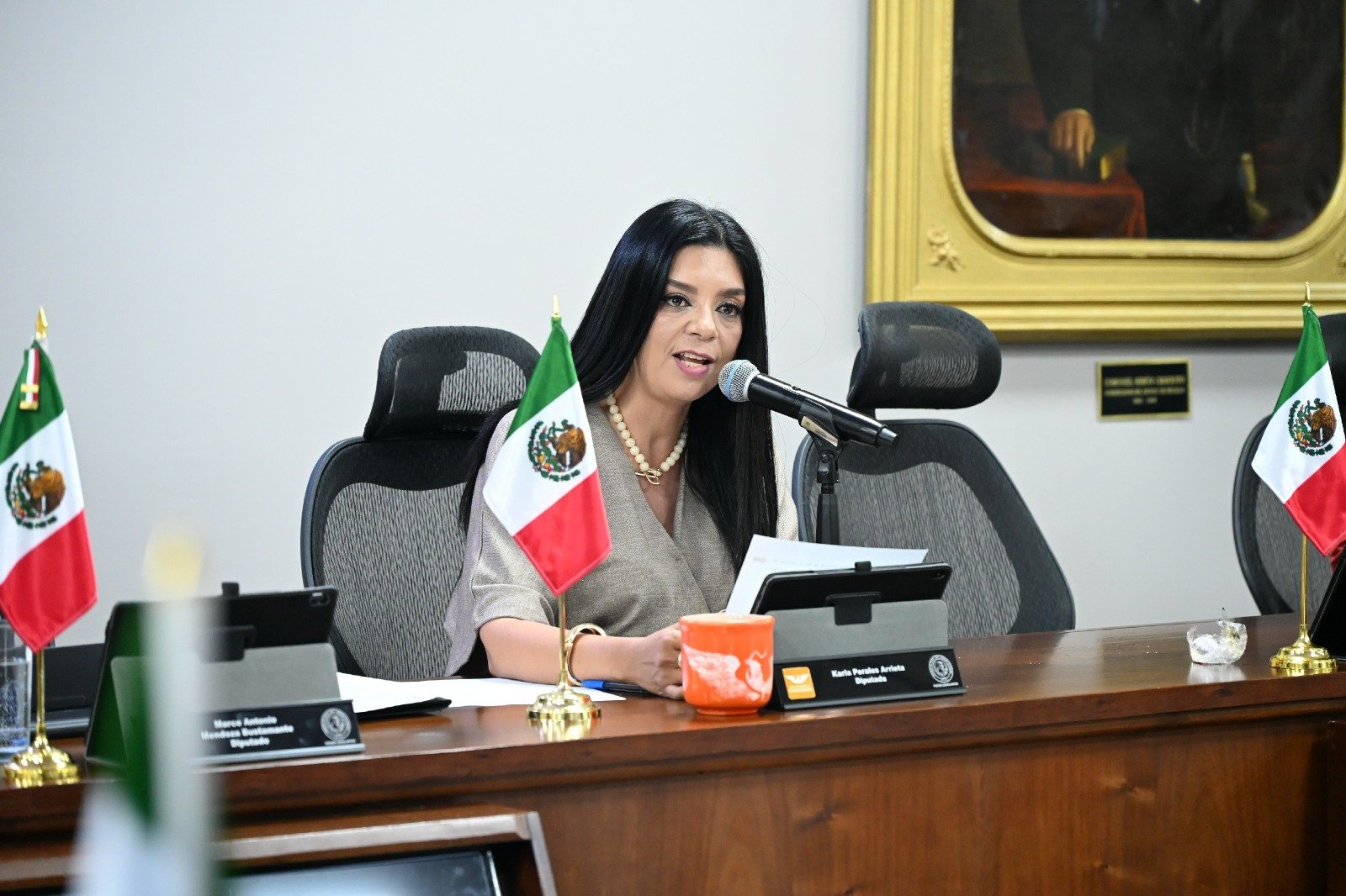 KARLA PERALES PONE BAJO LA LUPA EL AUMENTO AL TAXI Y LAS NUEVAS REGLAS PARA CELULARES