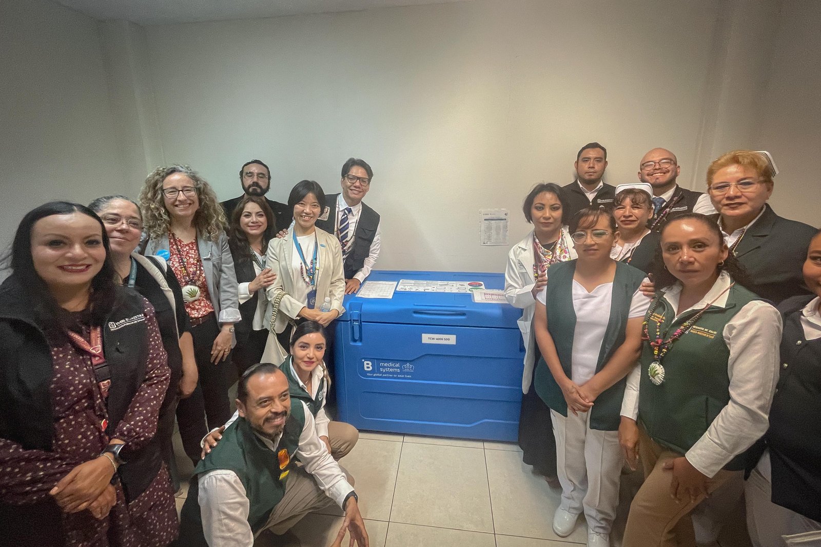 IMSS Bienestar Hidalgo recibe cinco refrigeradores solares para fortalecer la vacunación en comunidades