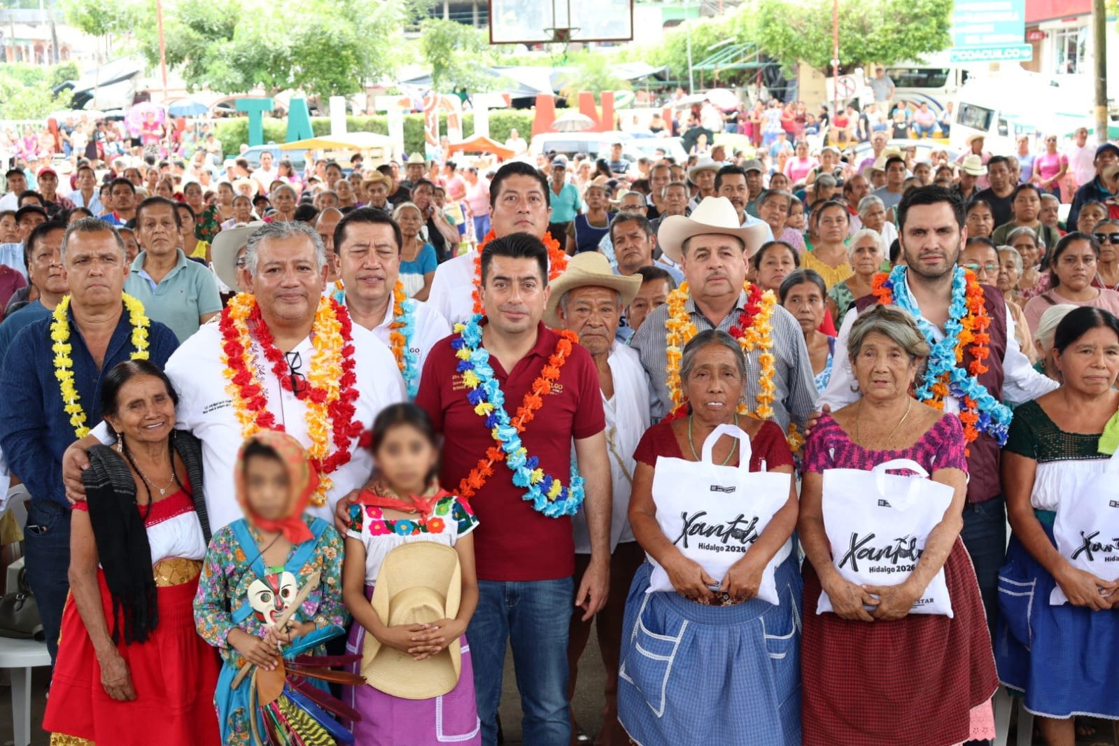 Inició gobierno de Hidalgo entrega de cacao y azúcar en la Huasteca