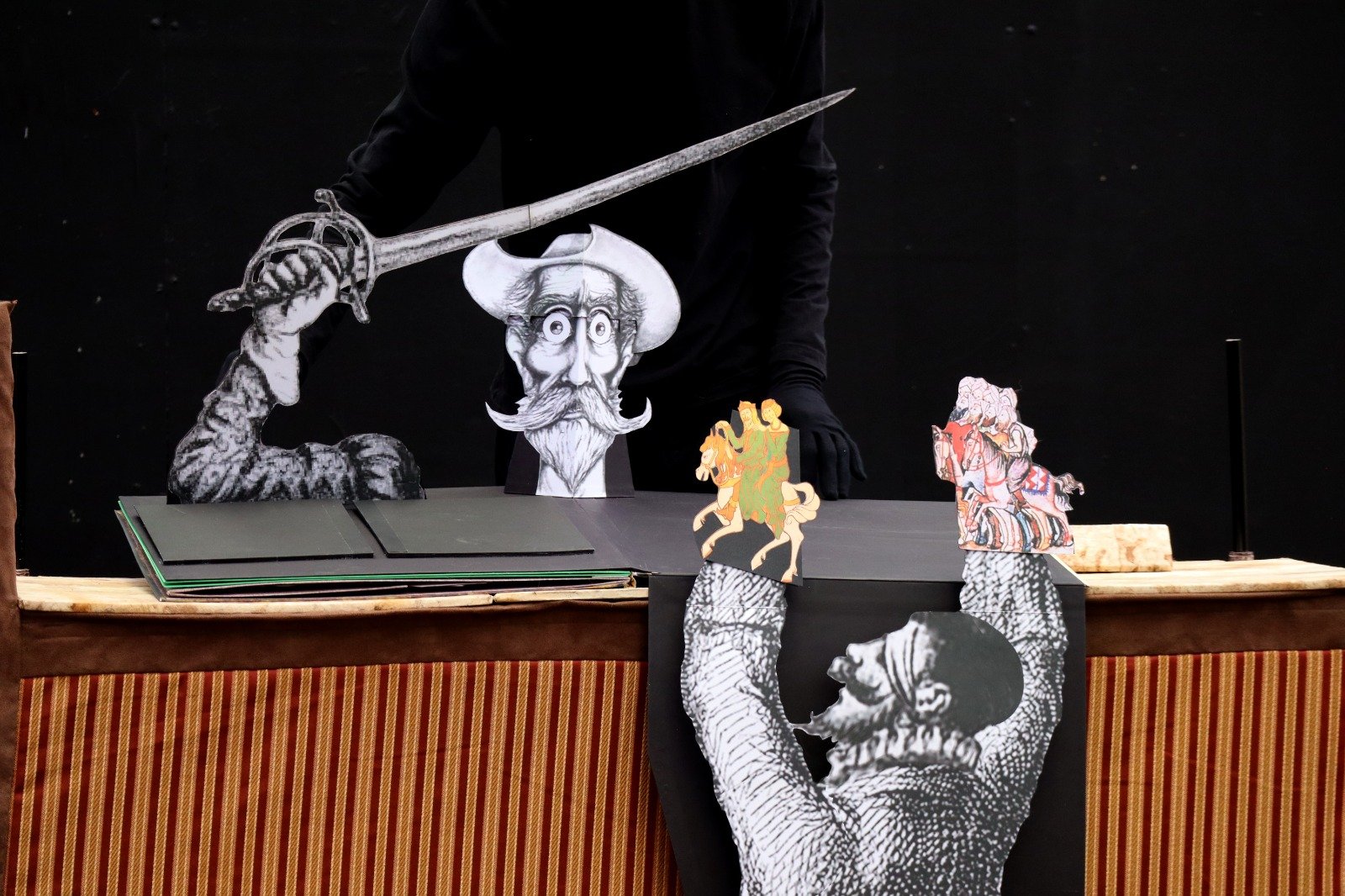 Con 21 funciones llegará Circuito Nacional de Artes Escénicas a Hidalgo  -&nbsp;&nbsp;&nbsp;&nbsp;Ciclo teatral tendrá cinco foros en cuatro municipios, del 15 de octubre al 5 de diciembre.  -&nbsp;&nbsp;&nbsp;&nbsp;El Circuito 7 impulsa la circulación teatral y conecta foros hidalguenses con la escena nacional.   Con 21 puestas