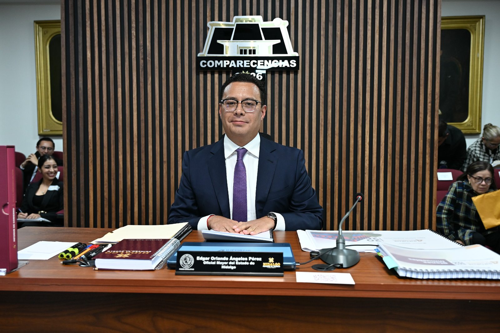 Oficialía Mayor presume transparencia; diputados cuestionan contratos y gastos